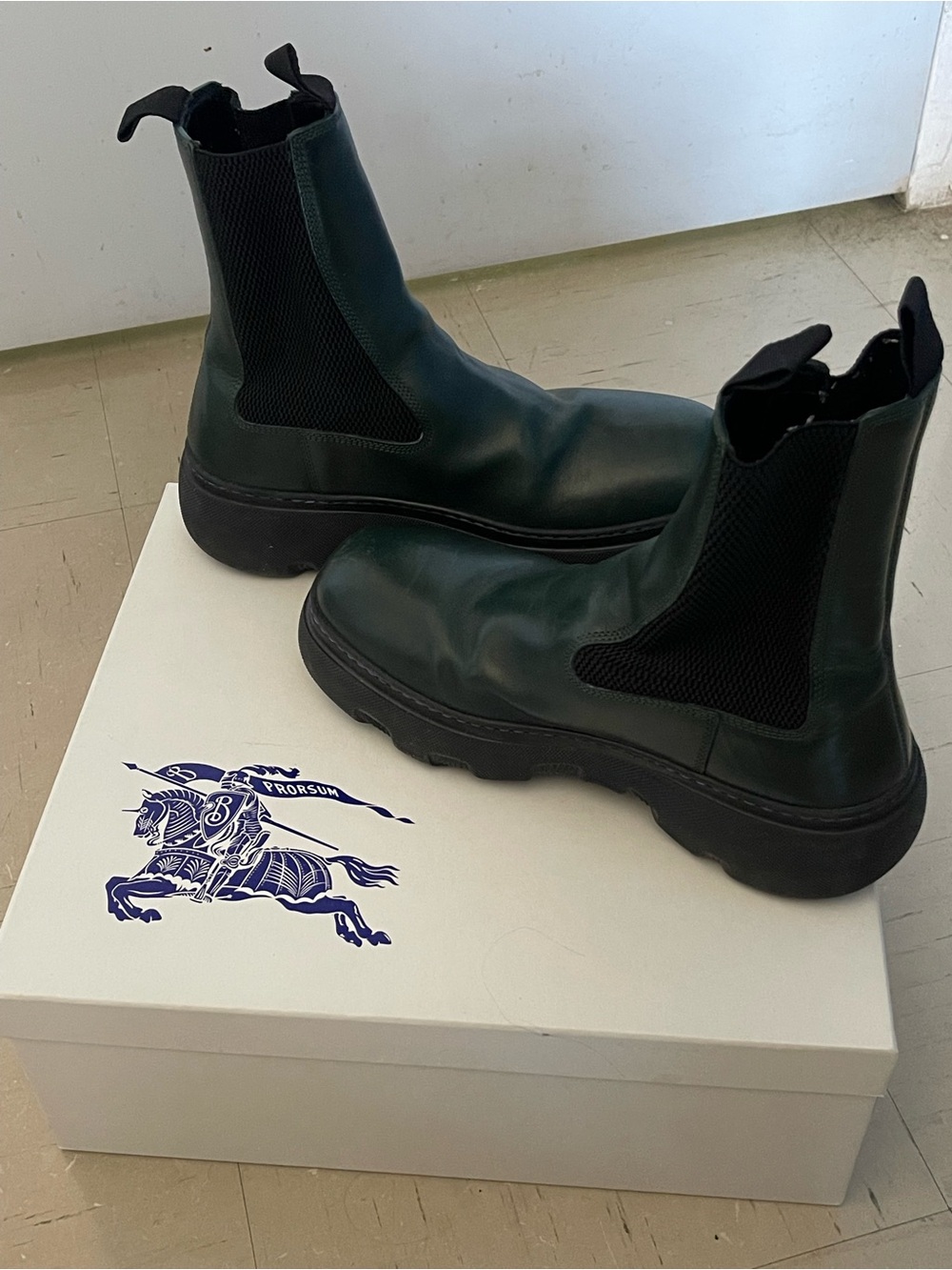 BURBERRY Men's Dark Green Chelsea Boots with Black Elastic Panels SIZE 8.5/41.5